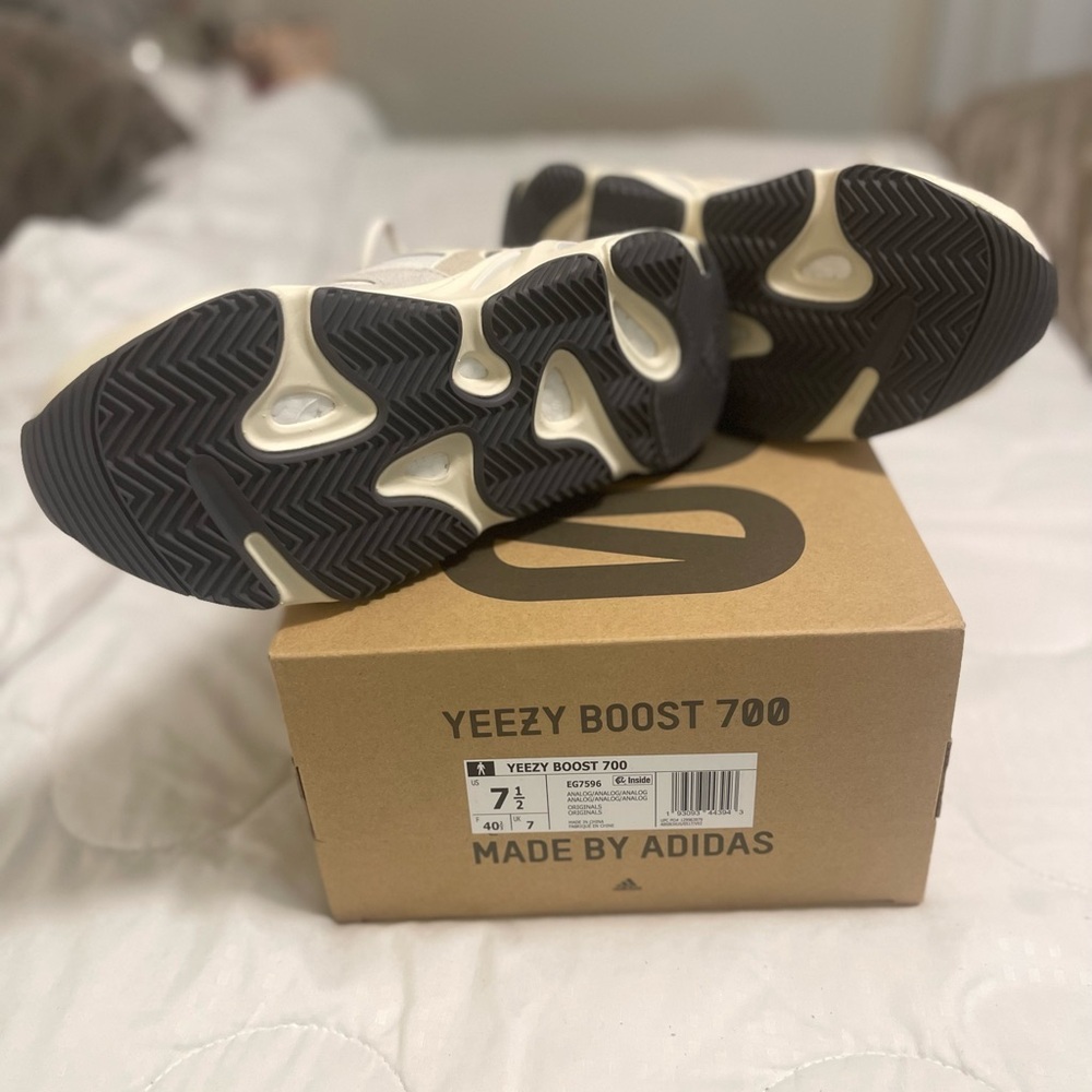 Adidas Yeezy Boost 700 (Analog) Sneakers NWT - Picture 6 of 7
